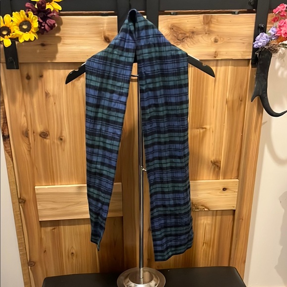 The Vermont Flannel Co. Classic Blue and Green Tartan Scarf - Picture 7 of 9